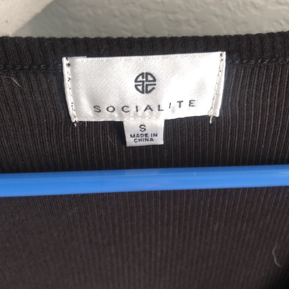 Socialite Button Front Top - Picture 5 of 8
